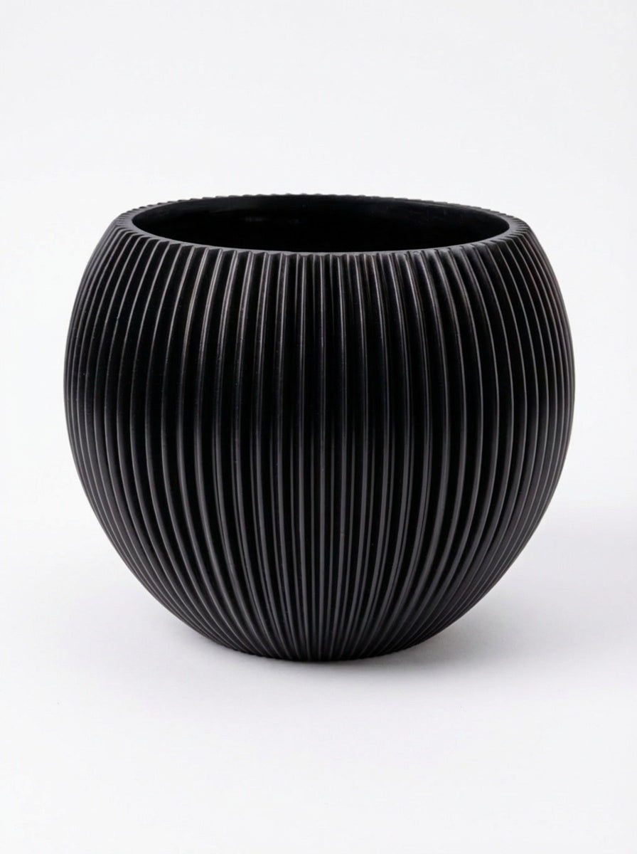 Кашпа Vase ball groove, Черна